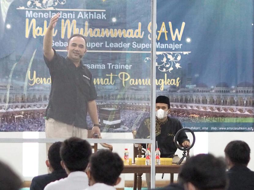 dalam-memeringati-mualid-nabi-saw-sma-darul-hikam-mengundang_211020135333-318